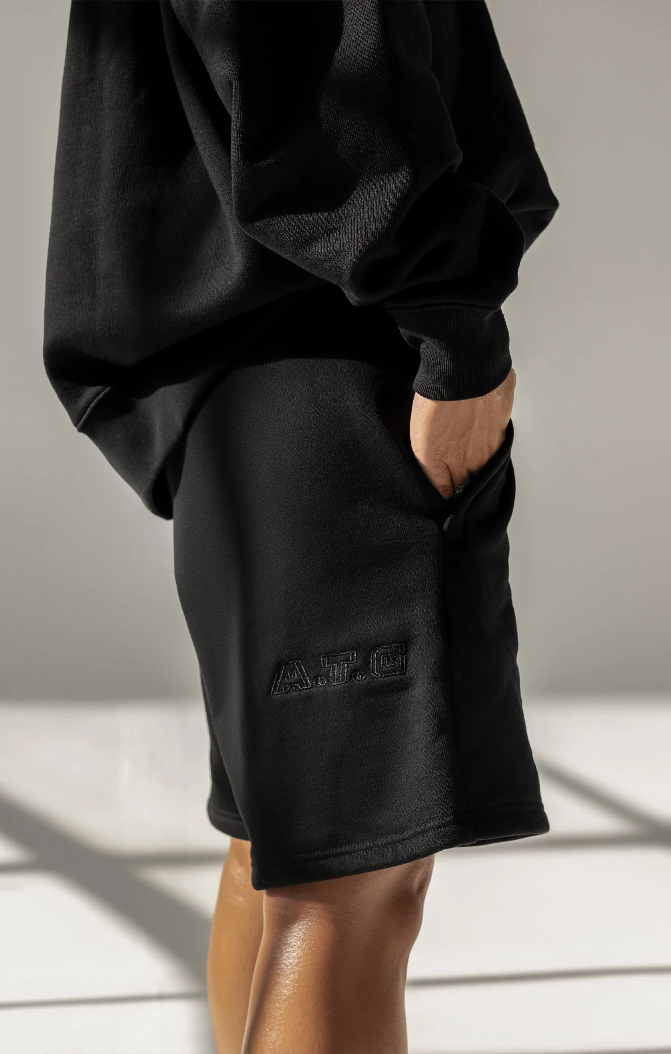 THE SWEAT™ BOYFRIEND SHORT - BLACK - Image 3