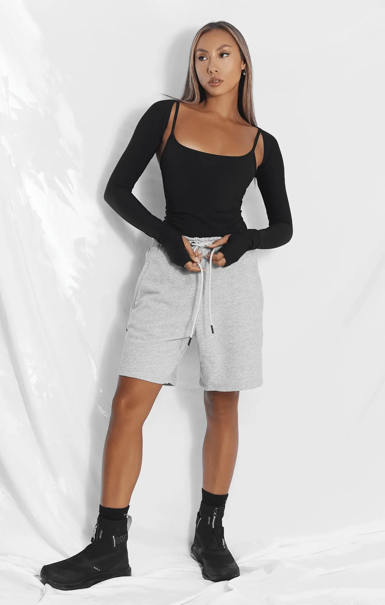 THE SWEAT™ BOYFRIEND SHORT - HEATHER GREY - Image 5
