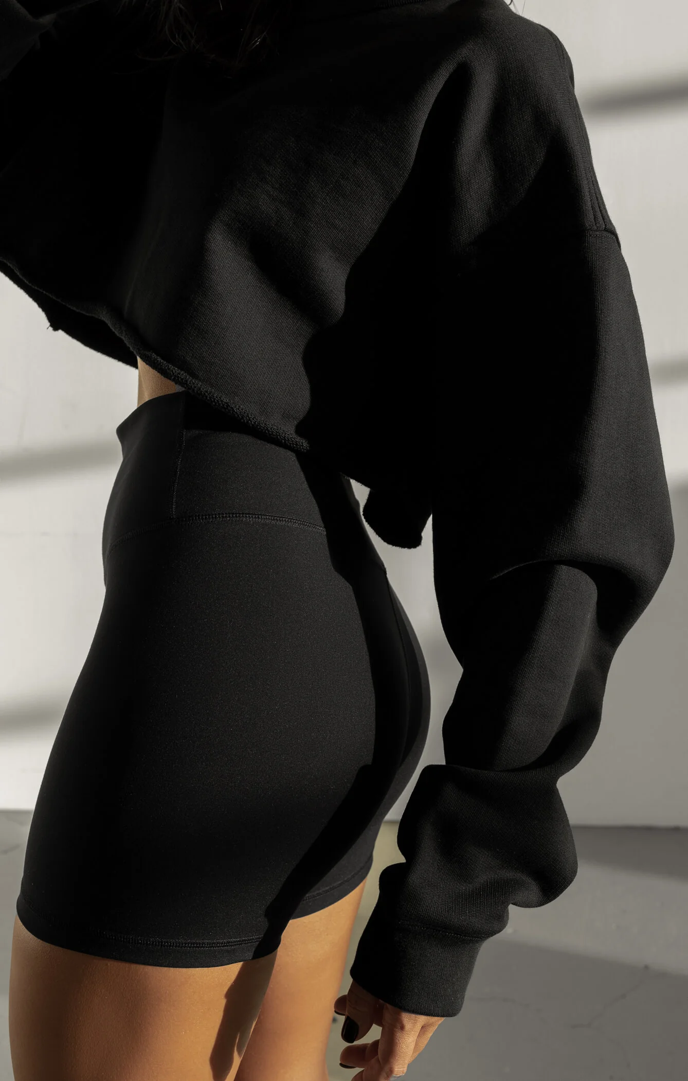 THE SWEAT™ CROPPED CREW - BLACK - Image 6