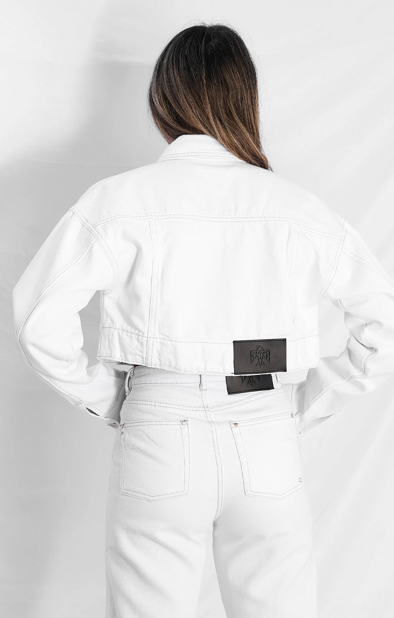 THE BOX CROP DENIM JACKET - CRISP WHITE - Image 4