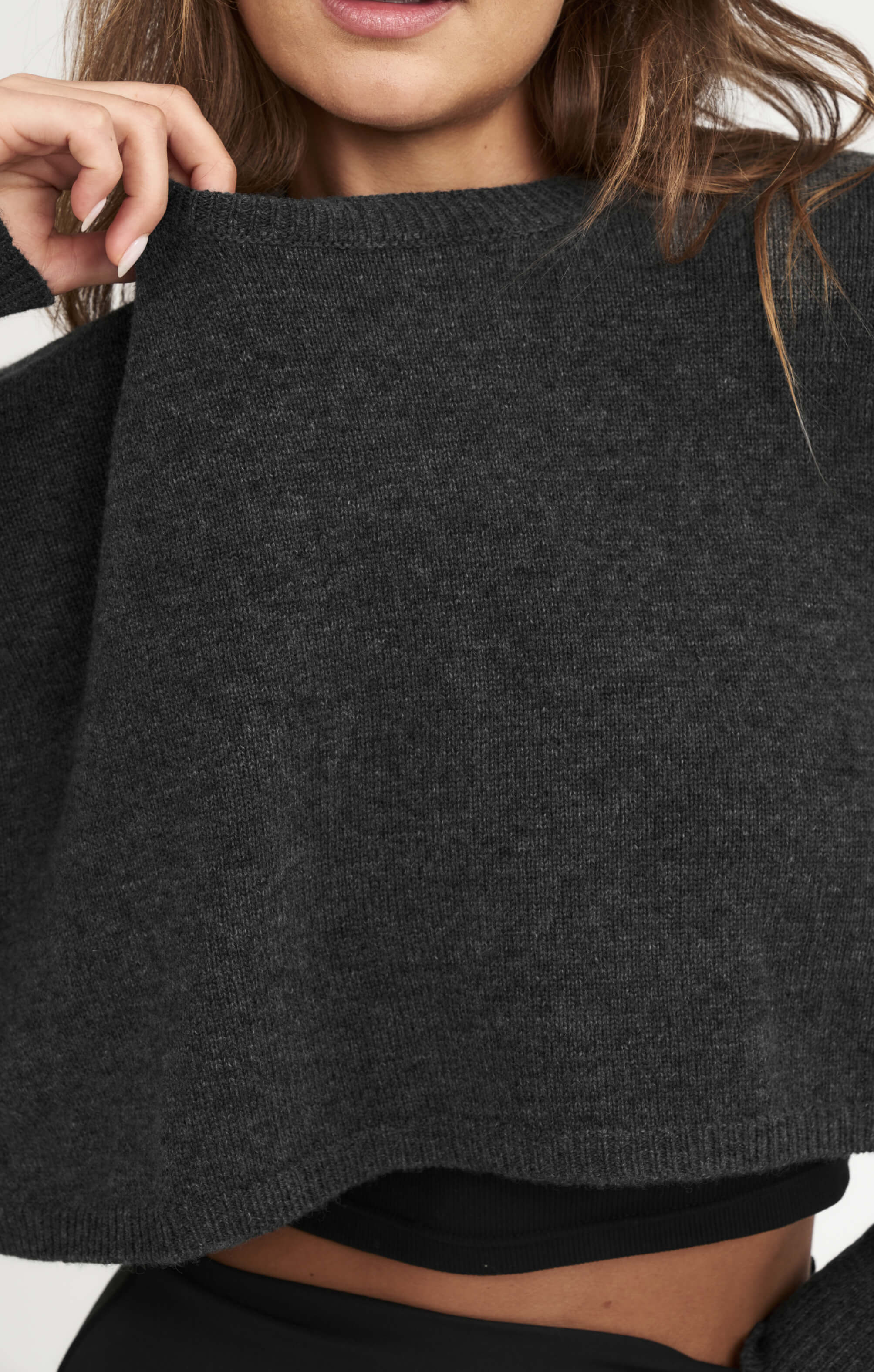 THE CROPPED UNIVERSAL KNIT 2.0 - CHARCOAL - Image 5