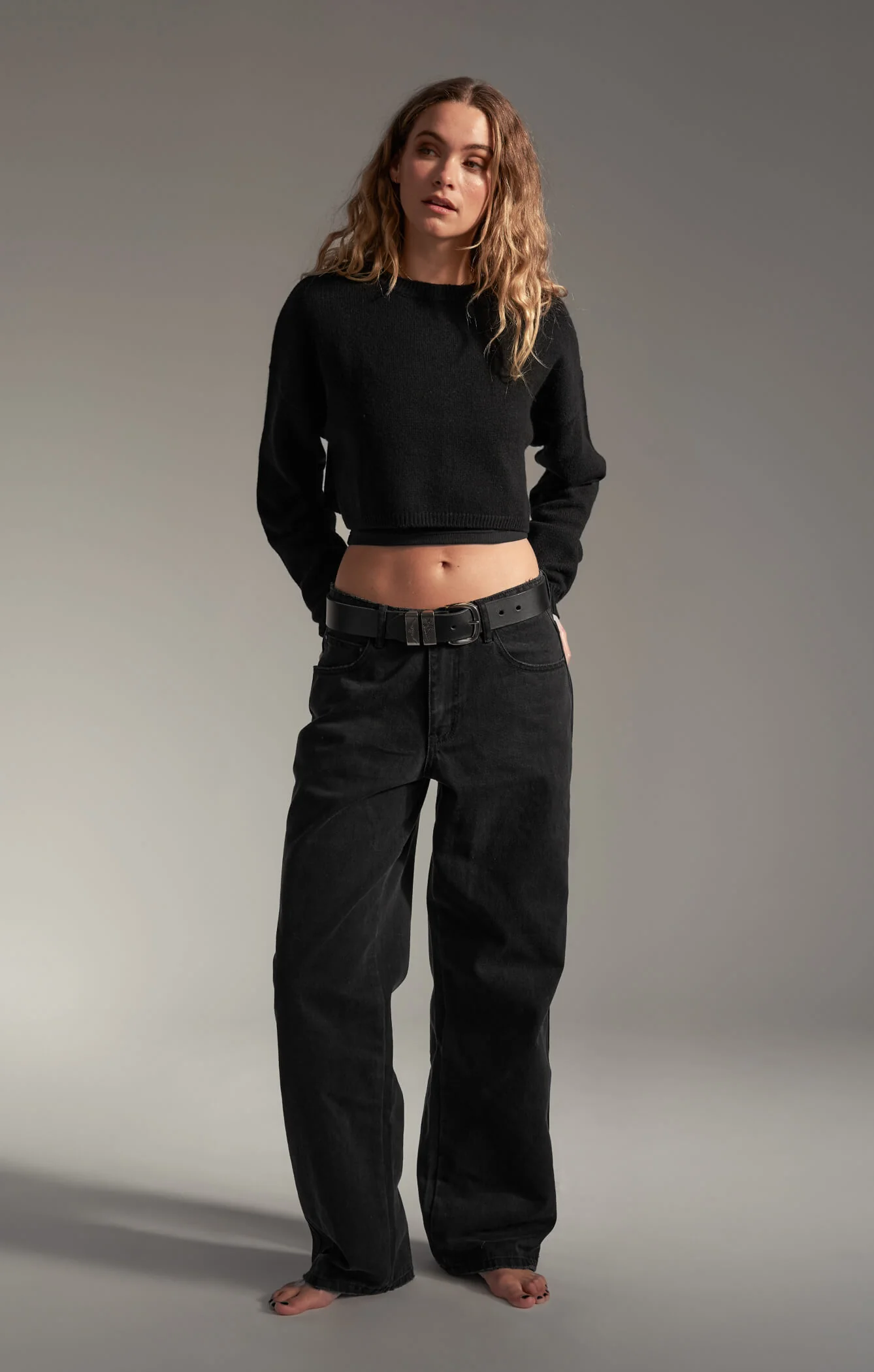 THE CROPPED UNIVERSAL KNIT 2.0 - BLACK - Image 5