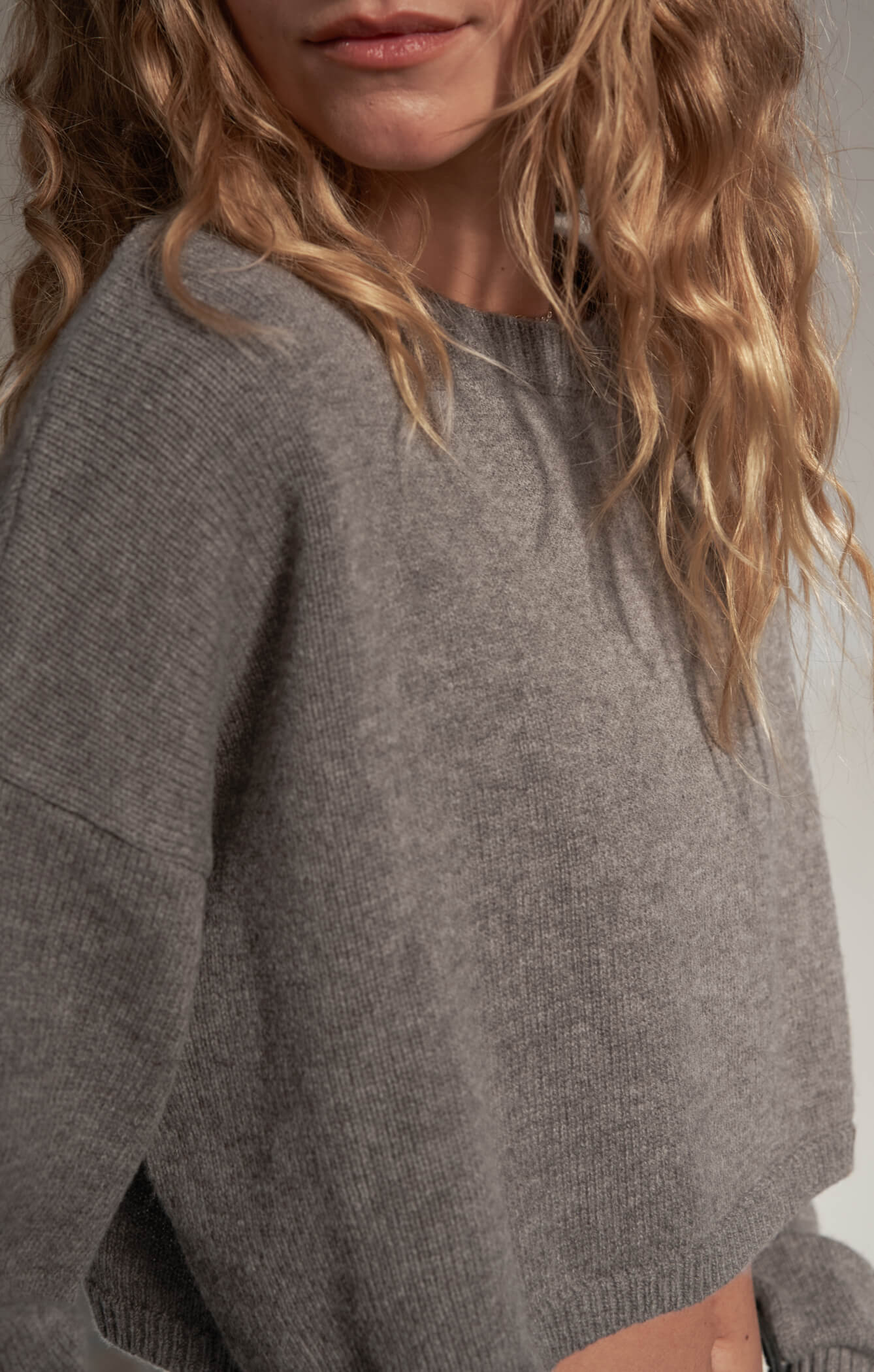 THE CROPPED UNIVERSAL KNIT 2.0 - NEUTRAL MARLE - Image 6