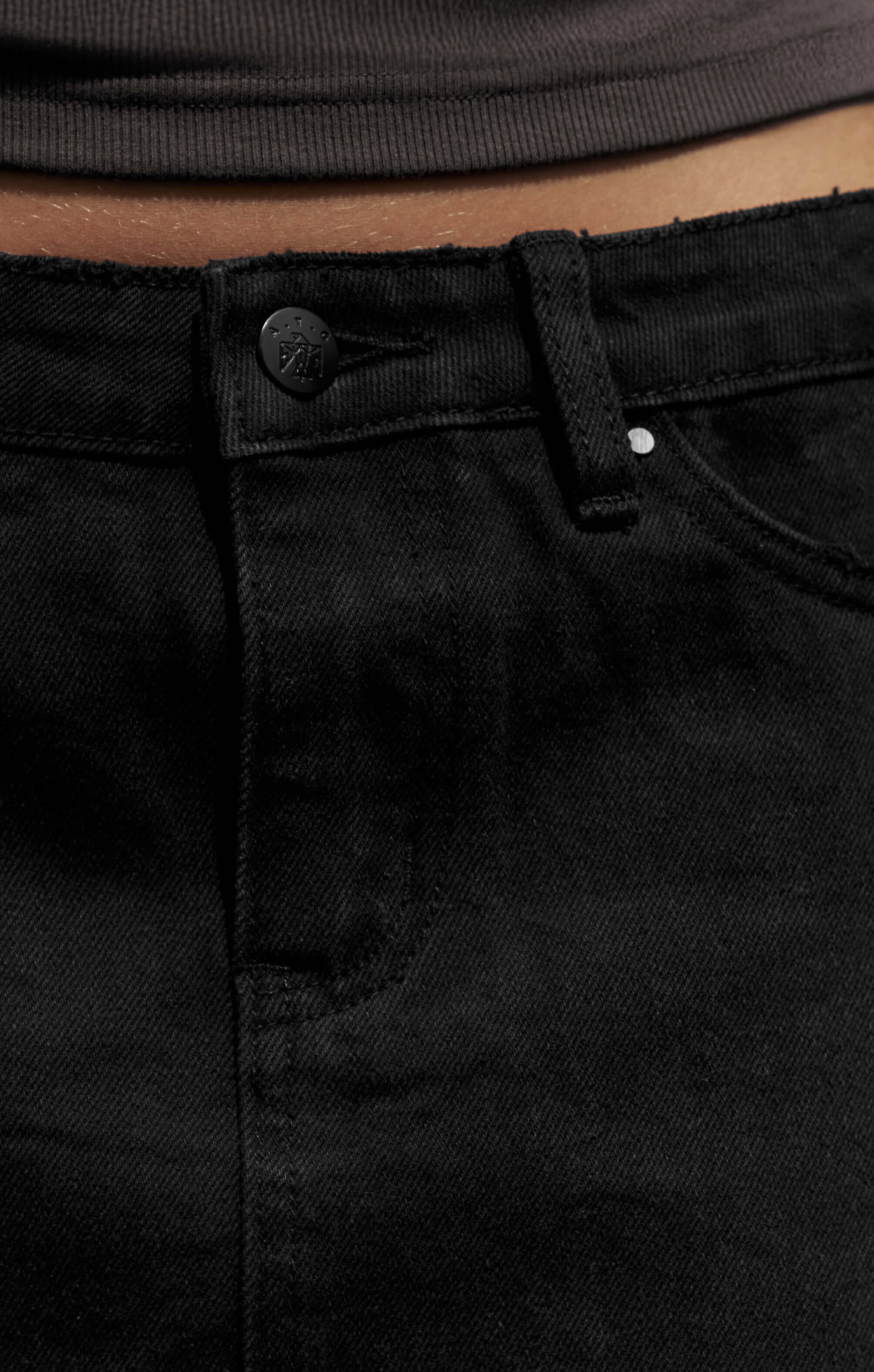 THE DENIM LOW RISE MINI SKIRT - WASHED BLACK - Image 7