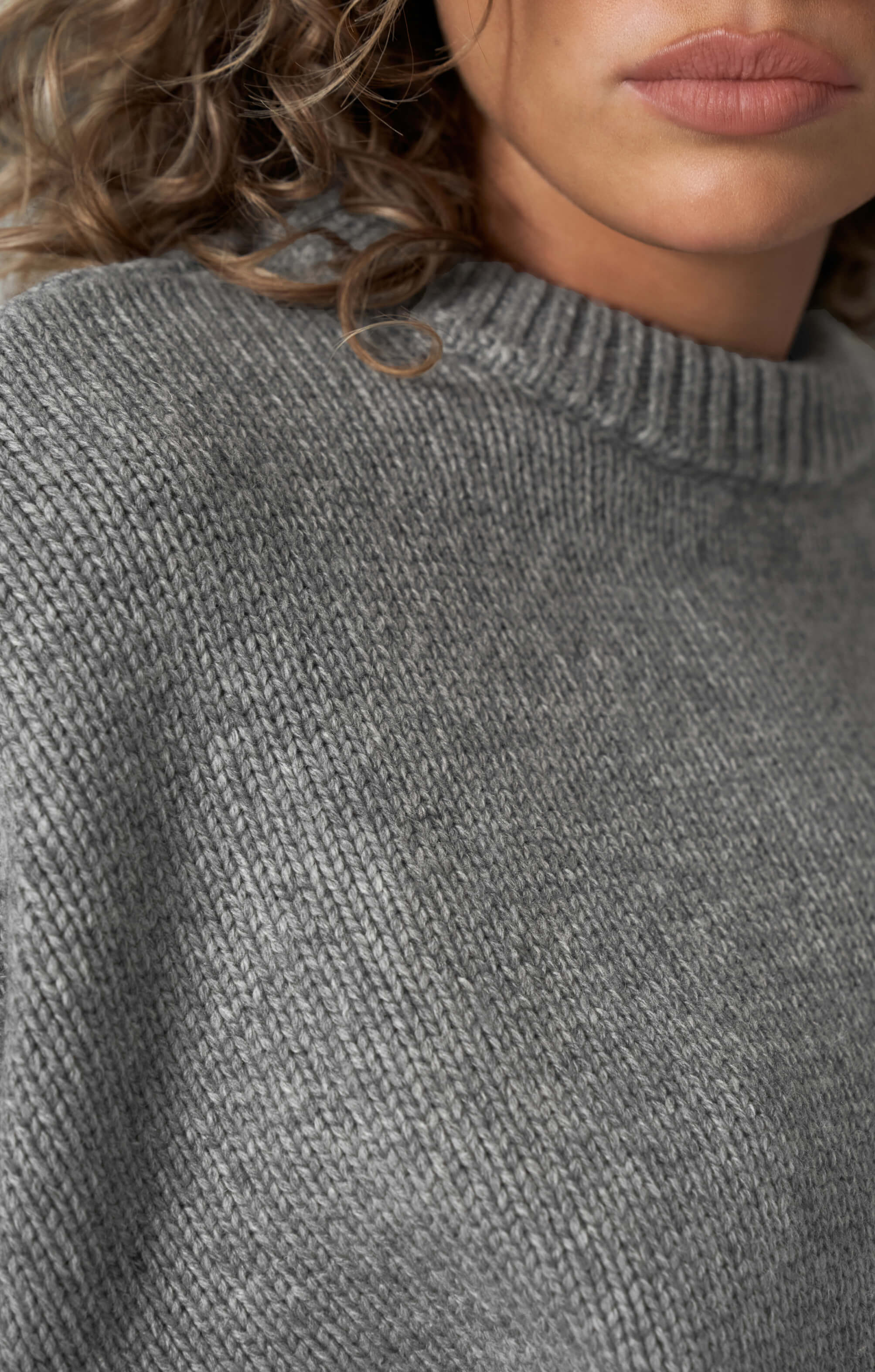 THE HEAVY KNIT - GREY - Image 4