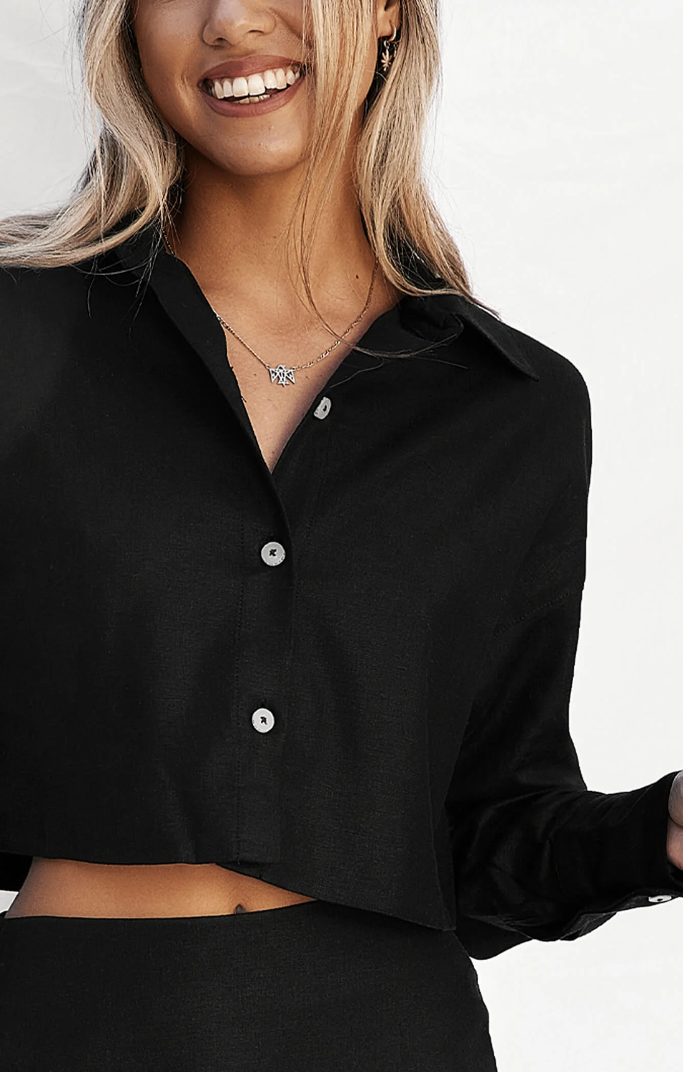 THE LINEN LS CROP SHIRT - BLACK - Image 2