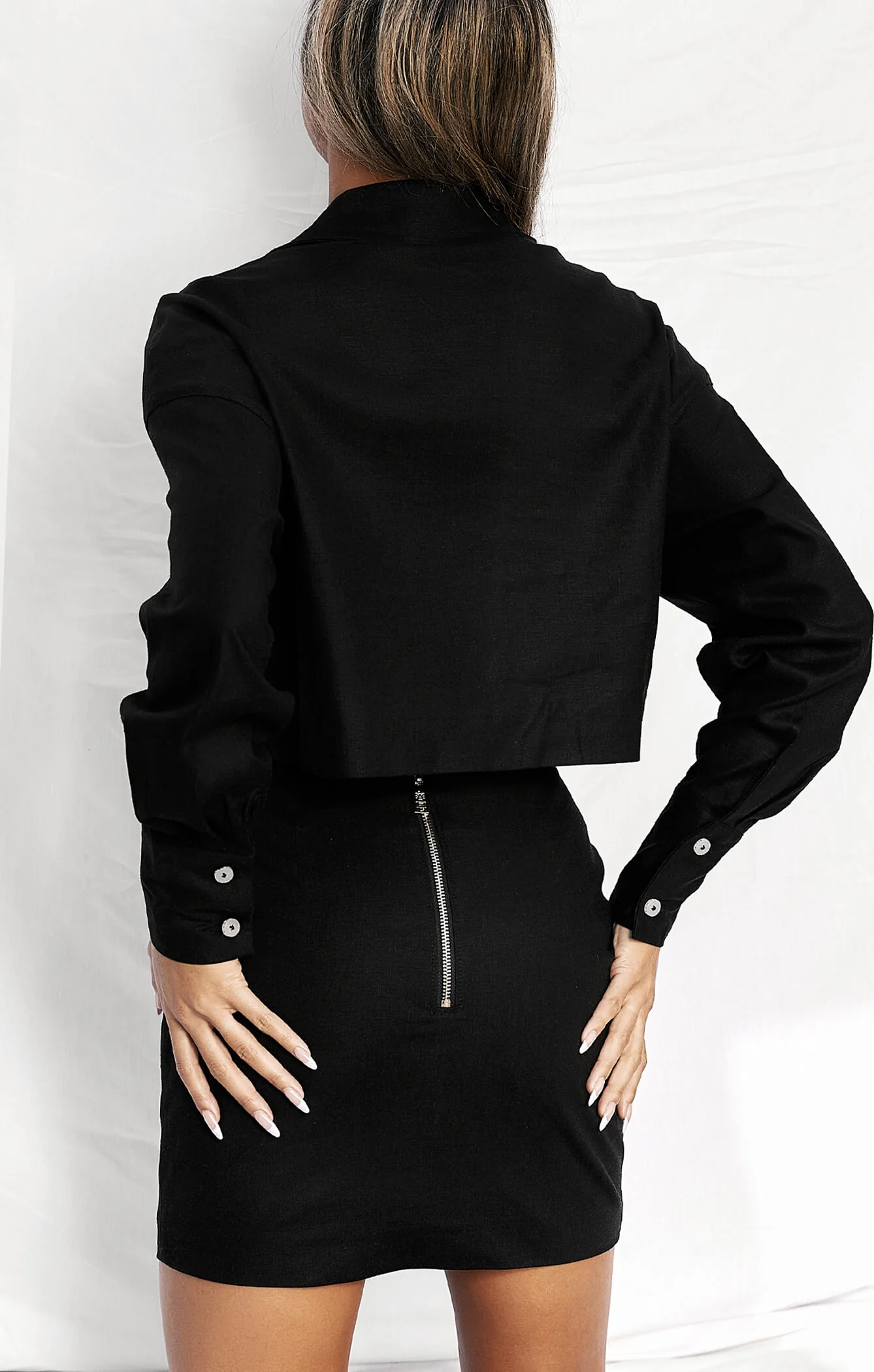 THE LINEN LS CROP SHIRT - BLACK - Image 4
