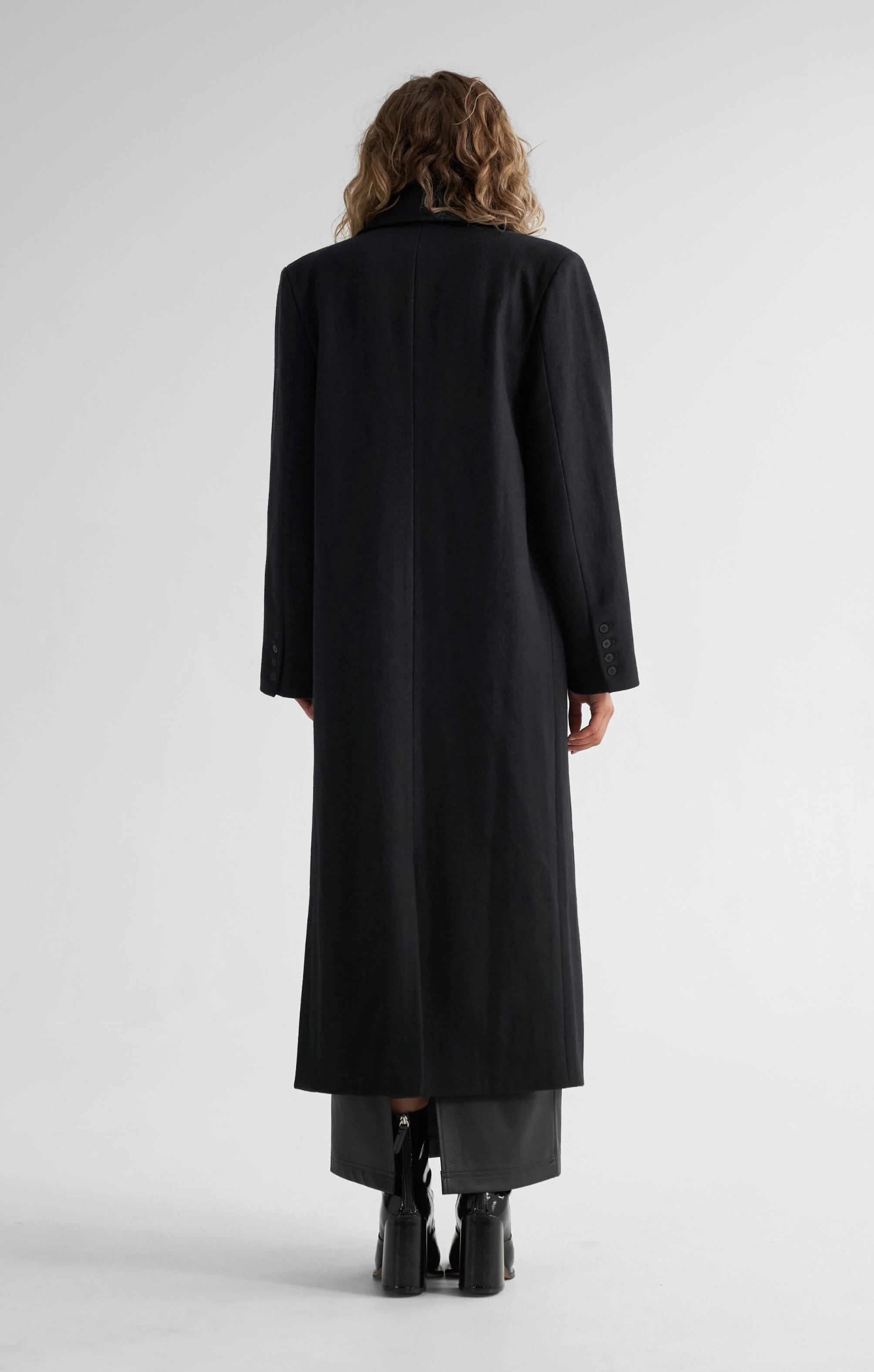 THE LONGLINE CLASSIC COAT - BLACK - Image 5