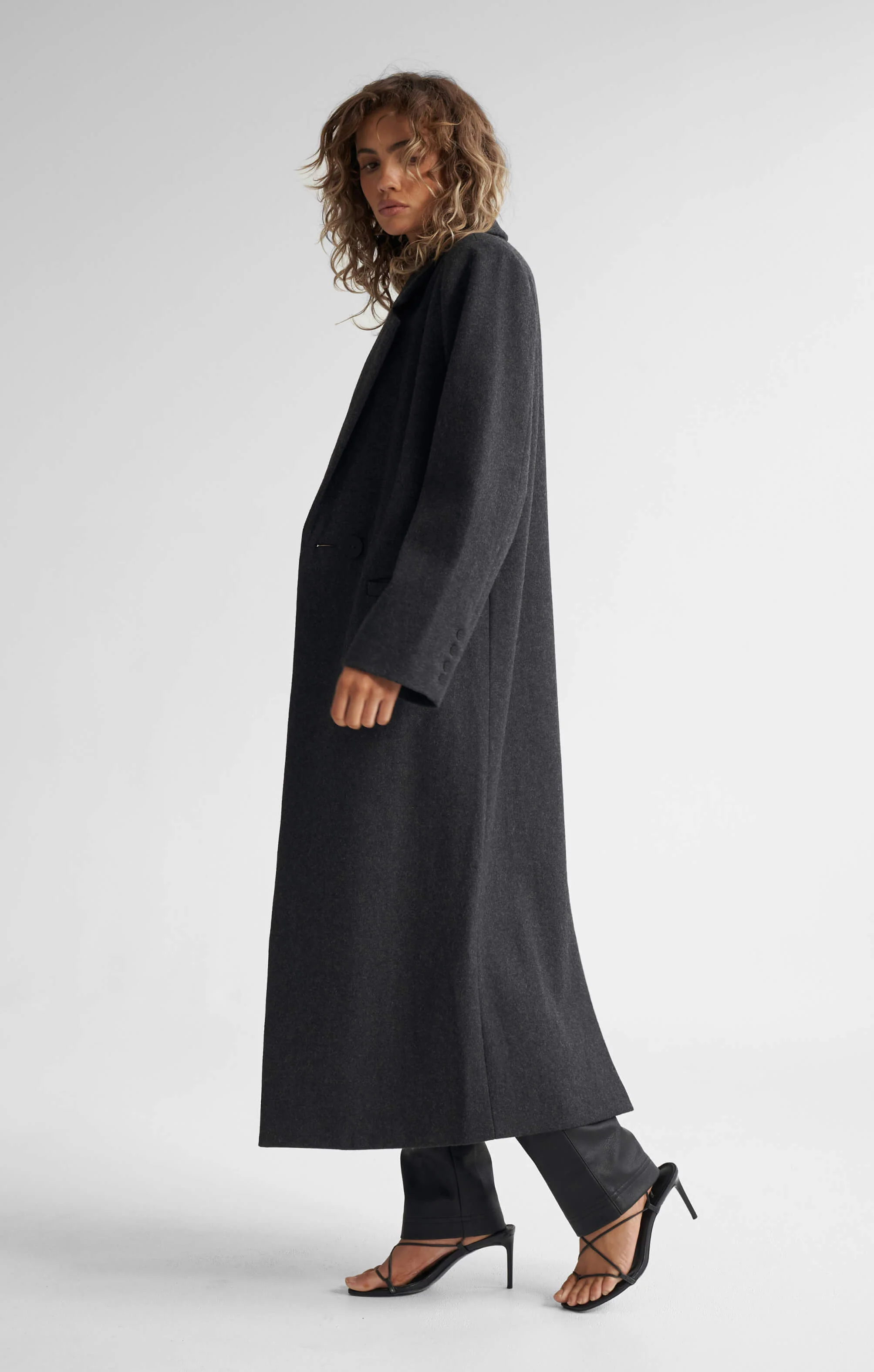 THE LONGLINE CLASSIC COAT - CHARCOAL - Image 3