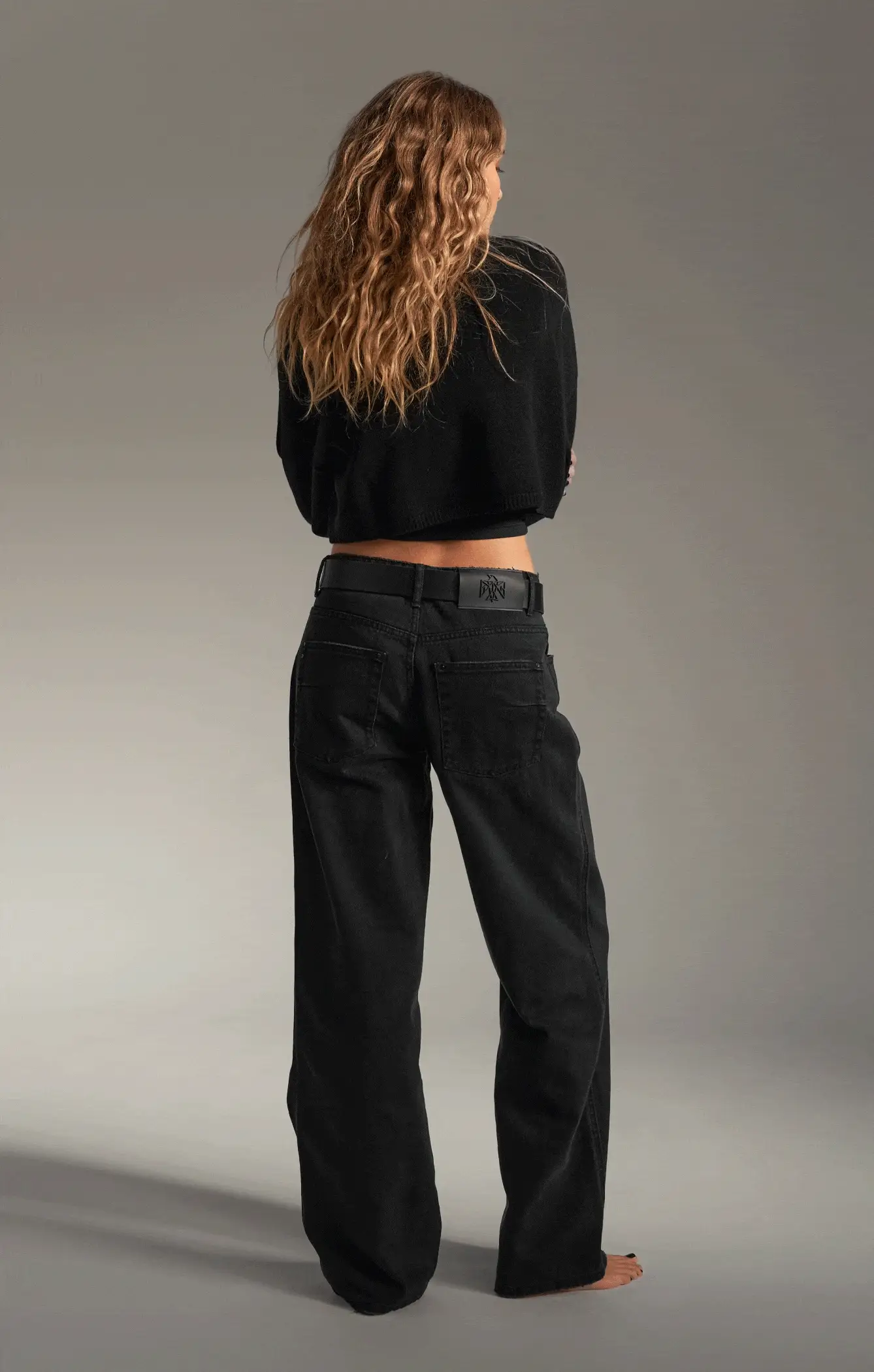 THE LOW RISE BAGGY JEAN - WASHED BLACK - Image 10