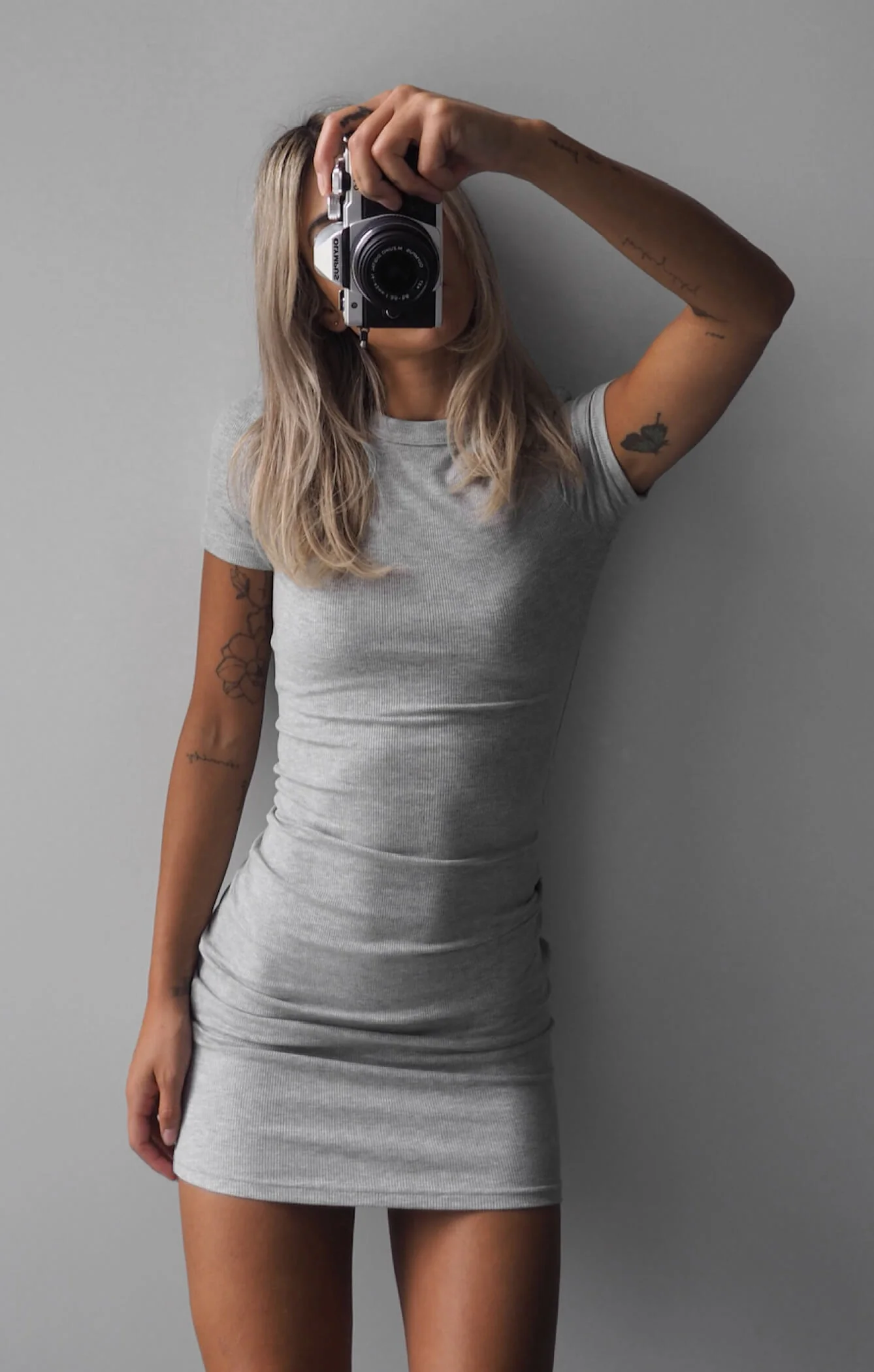 THE LUXE RIB BABY MINI DRESS - MID GREY - Image 3