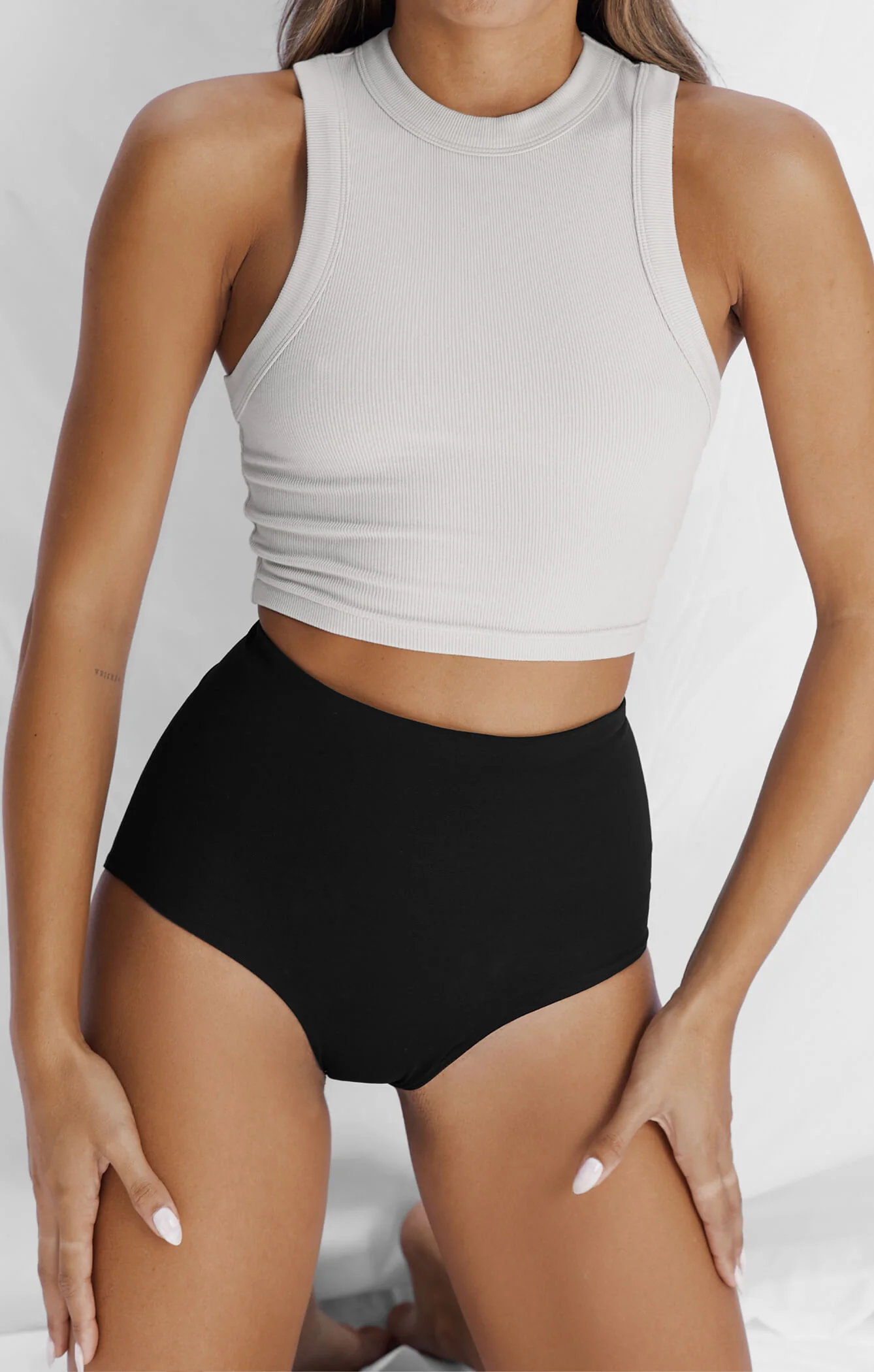 THE LUXE RIB HIGH NECK CROP - STONE - Image 4