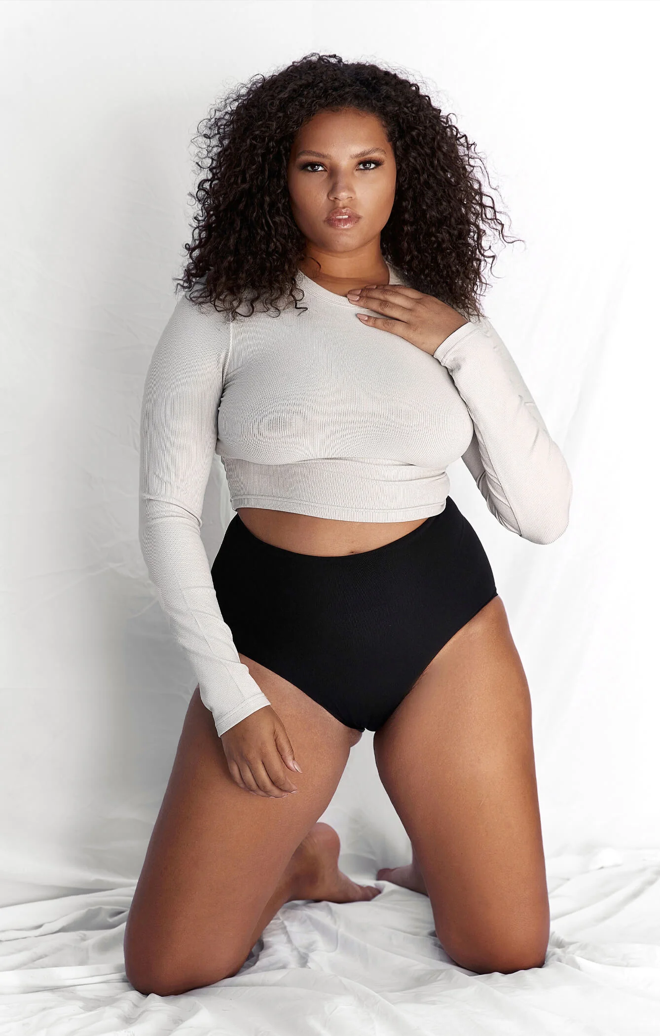 THE LUXE RIB LONG SLEEVE CROP - STONE - Image 2