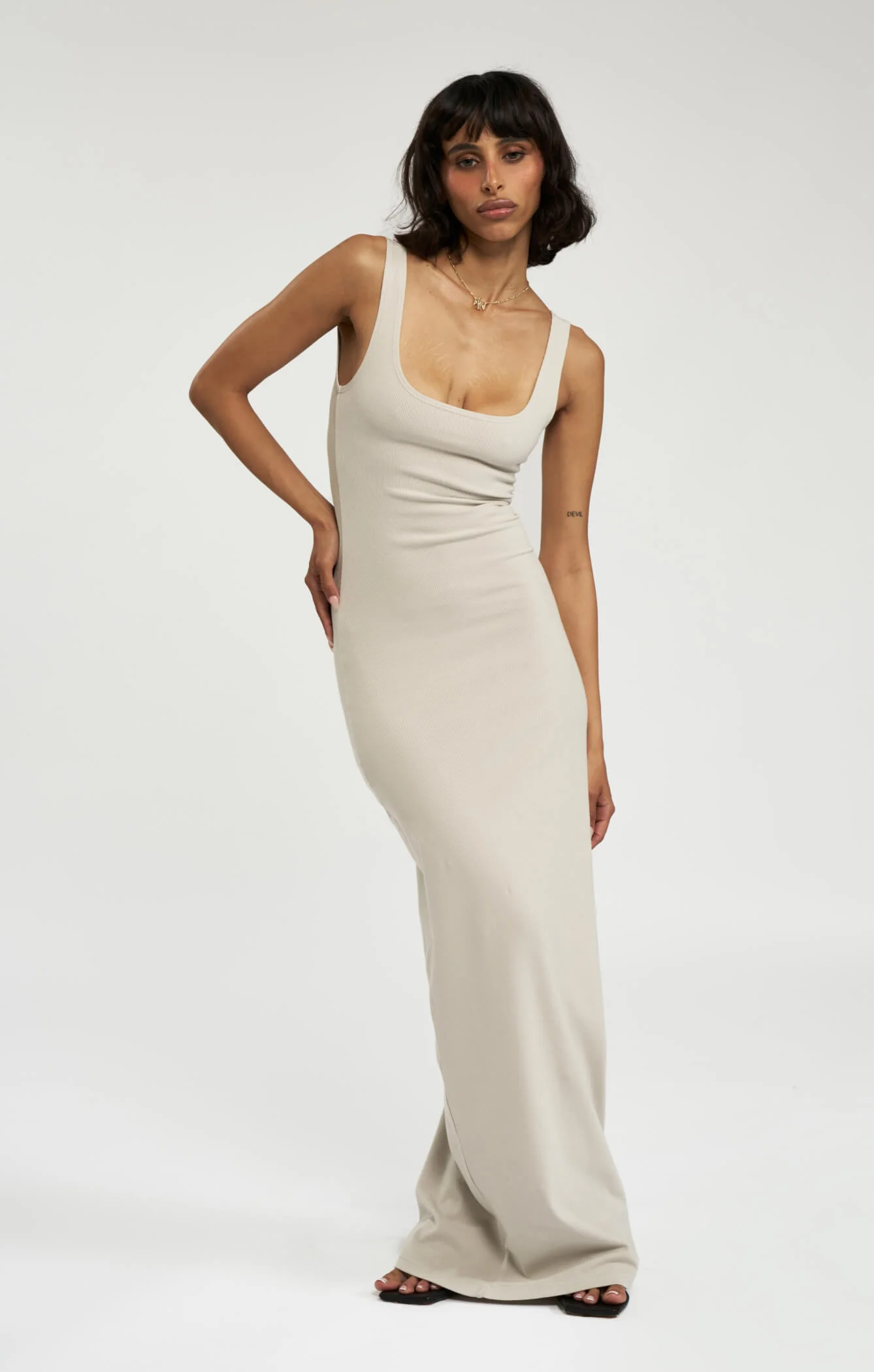 THE LUXE RIB MAXI DRESS - STONE - Image 4