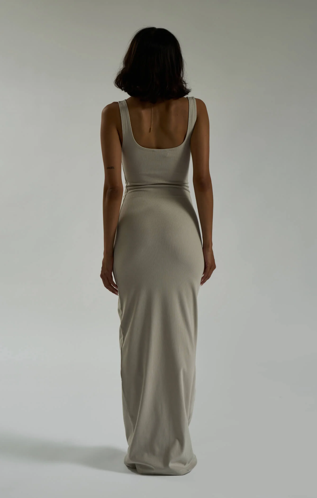 THE LUXE RIB MAXI DRESS - STONE - Image 6