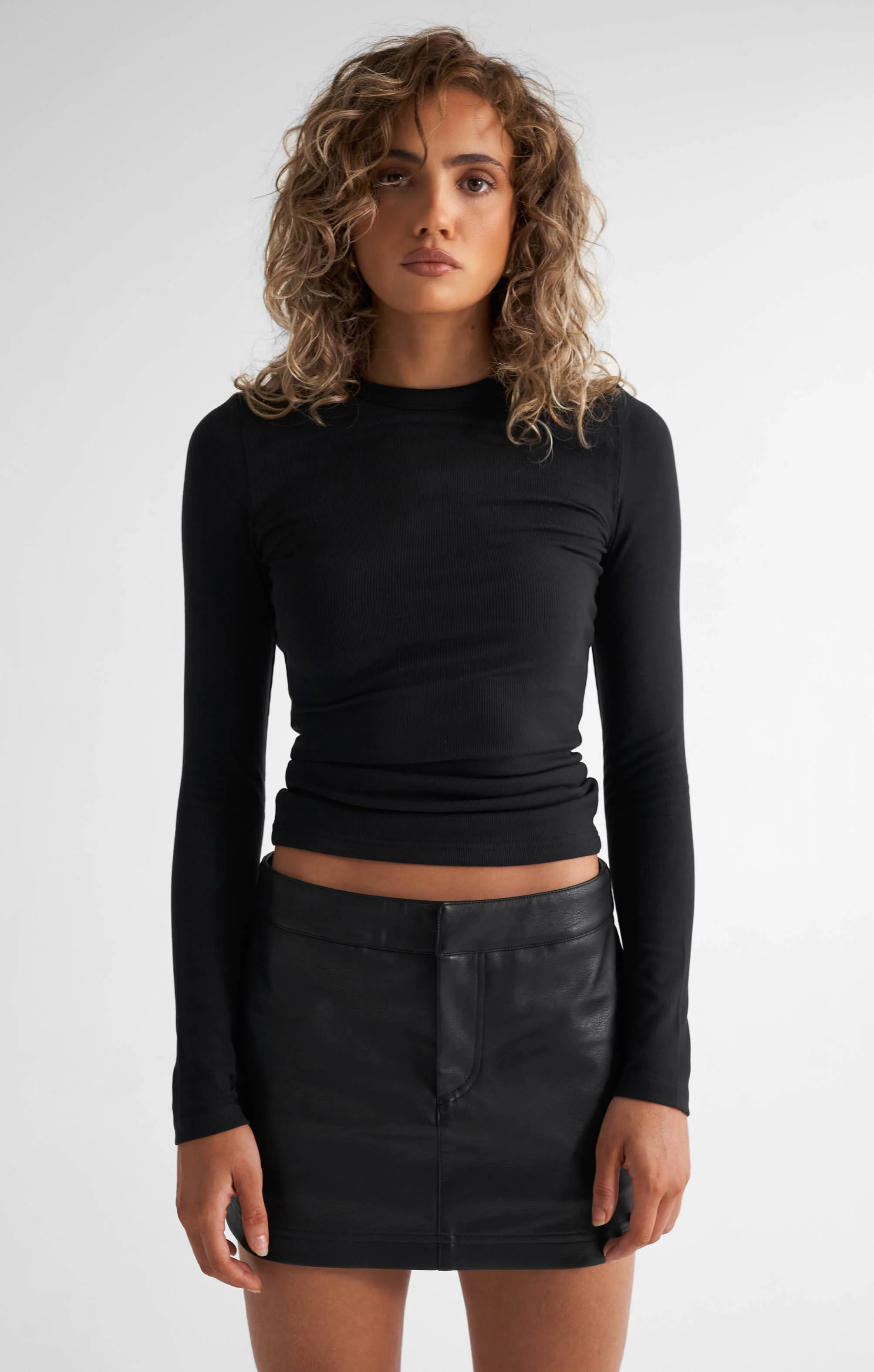 THE PEBBLED™ LOW RISE MINI SKIRT - Image 2