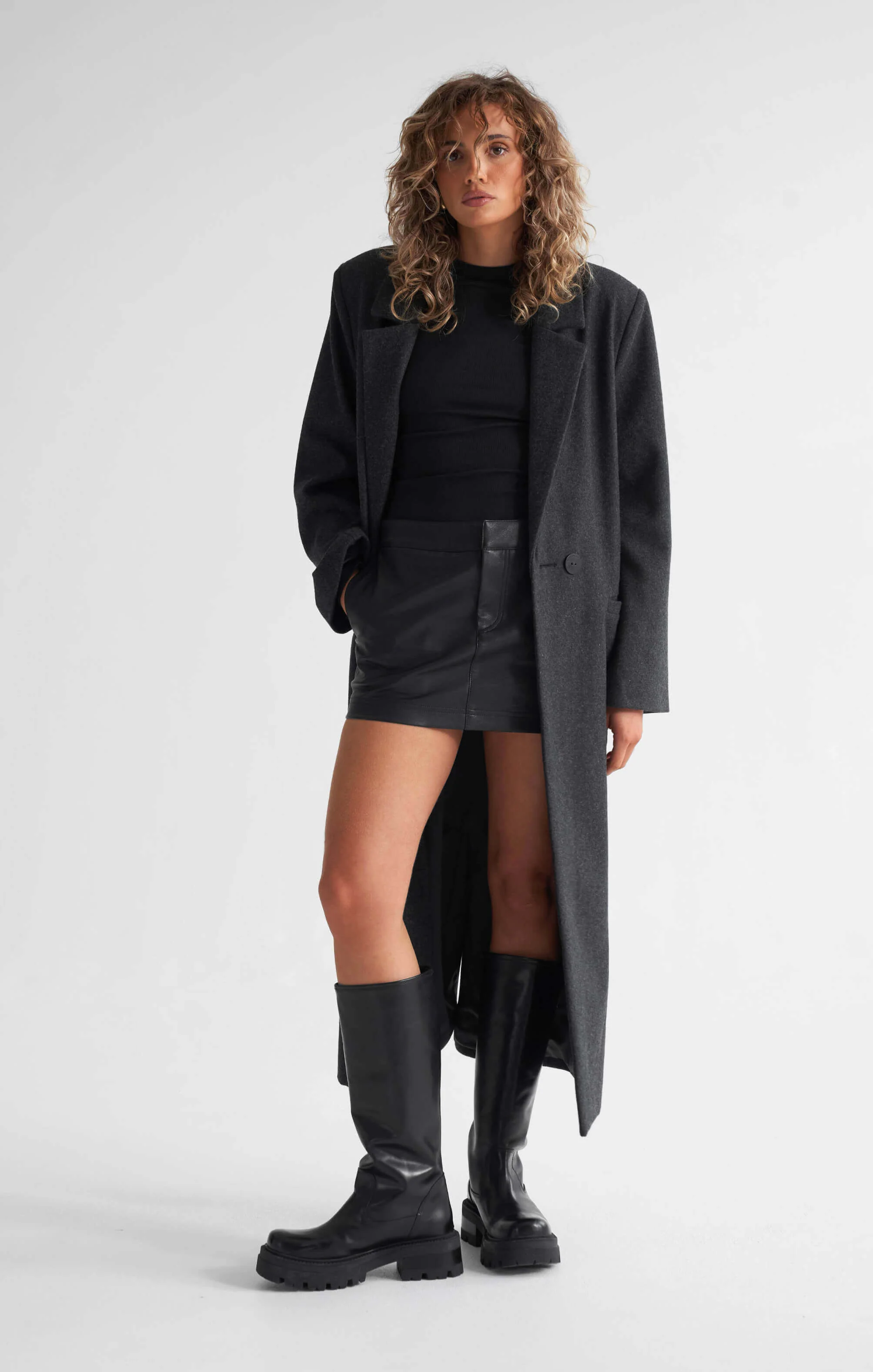 THE PEBBLED™ LOW RISE MINI SKIRT - Image 6