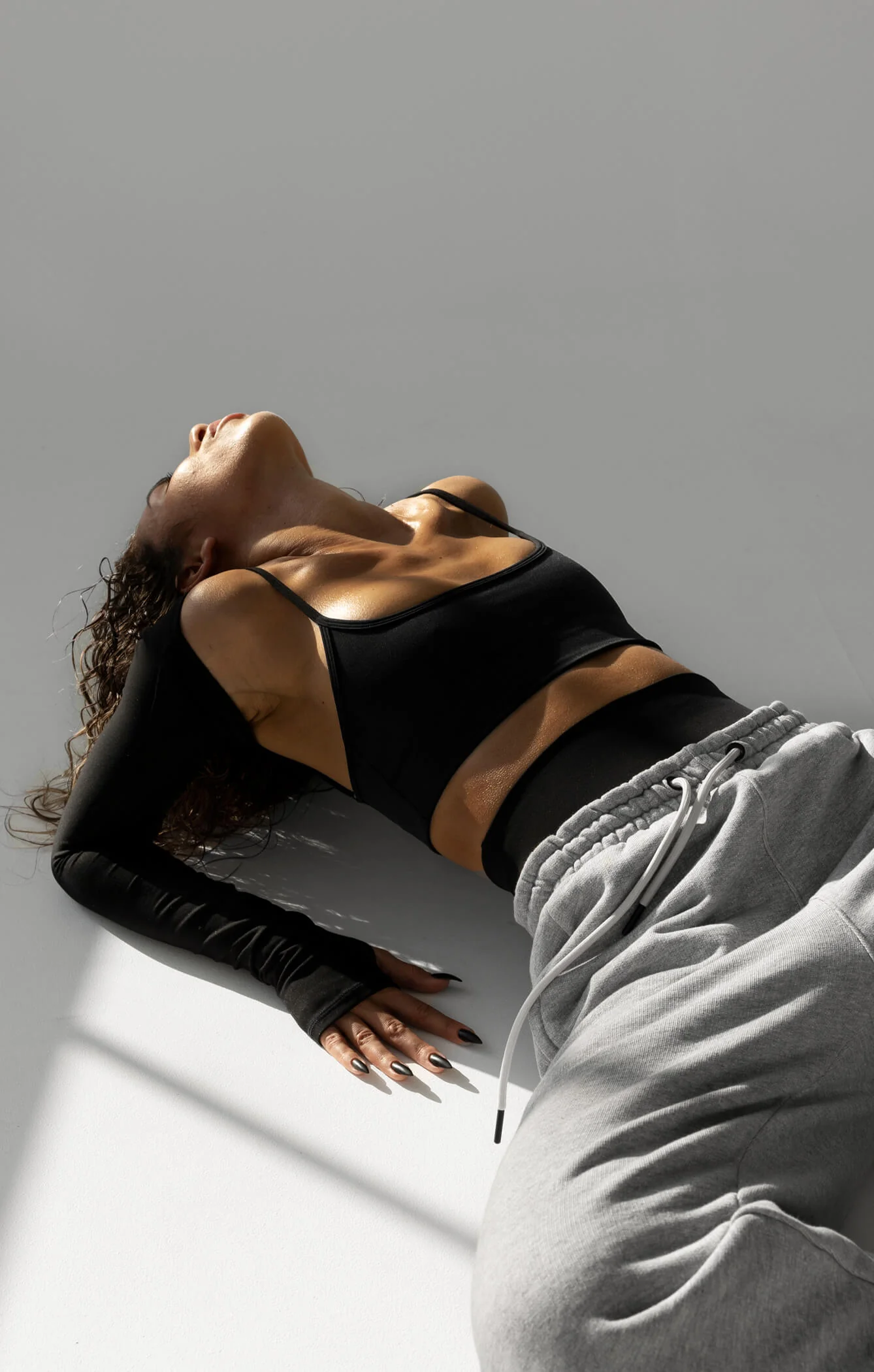 THE SCULPT™ SEAMLESS CROP - BUTTER BLACK - Image 4