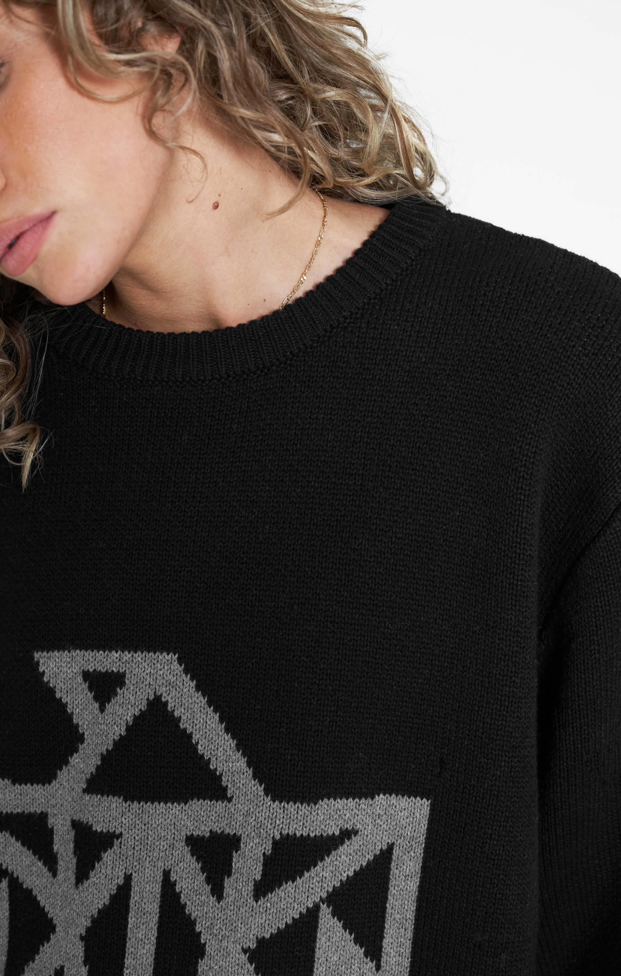 THE SIGNATURE JACQUARD KNIT - BLACK - Image 6