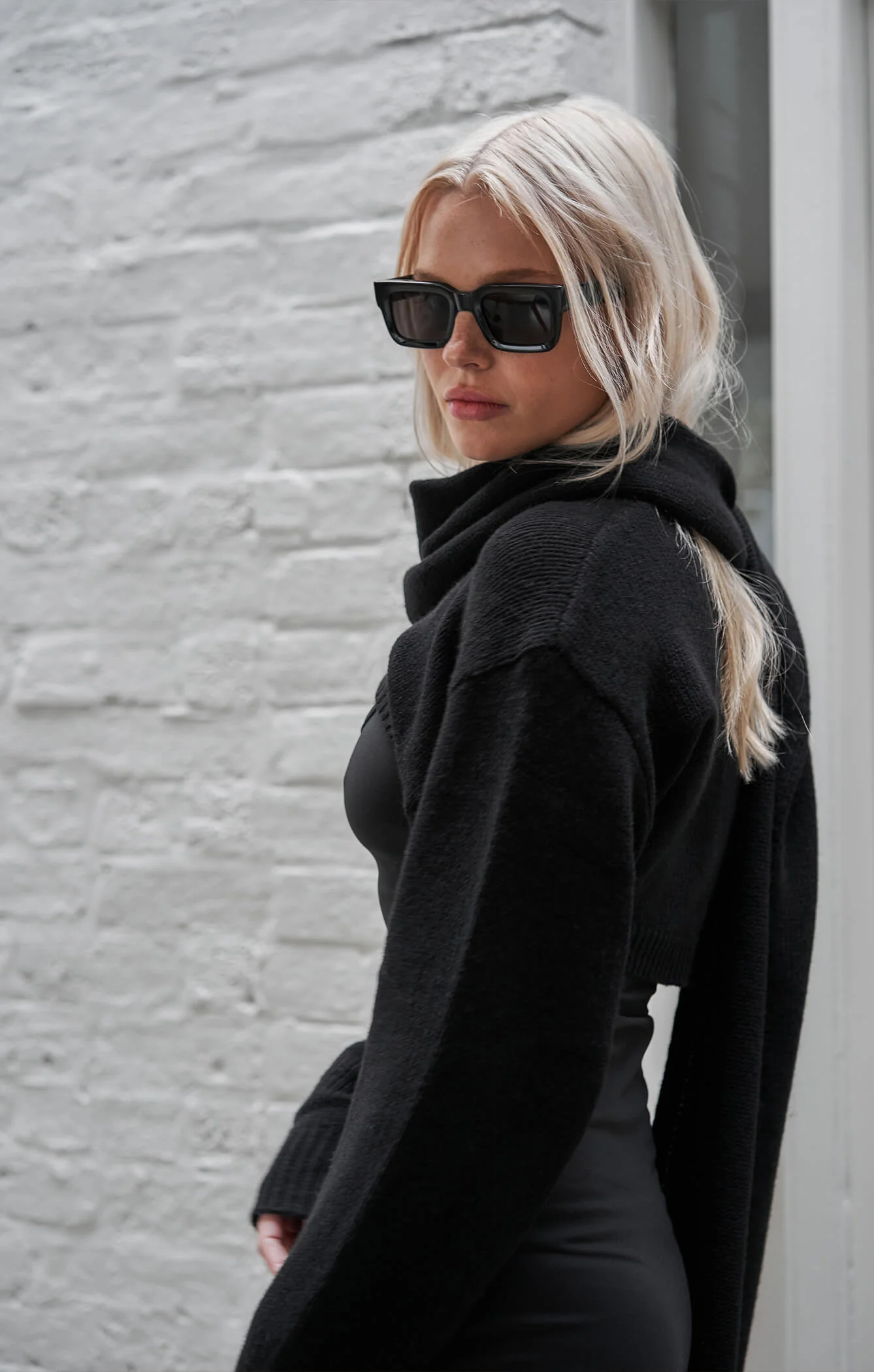 THE SUPER CROP KNIT - BLACK - Image 5