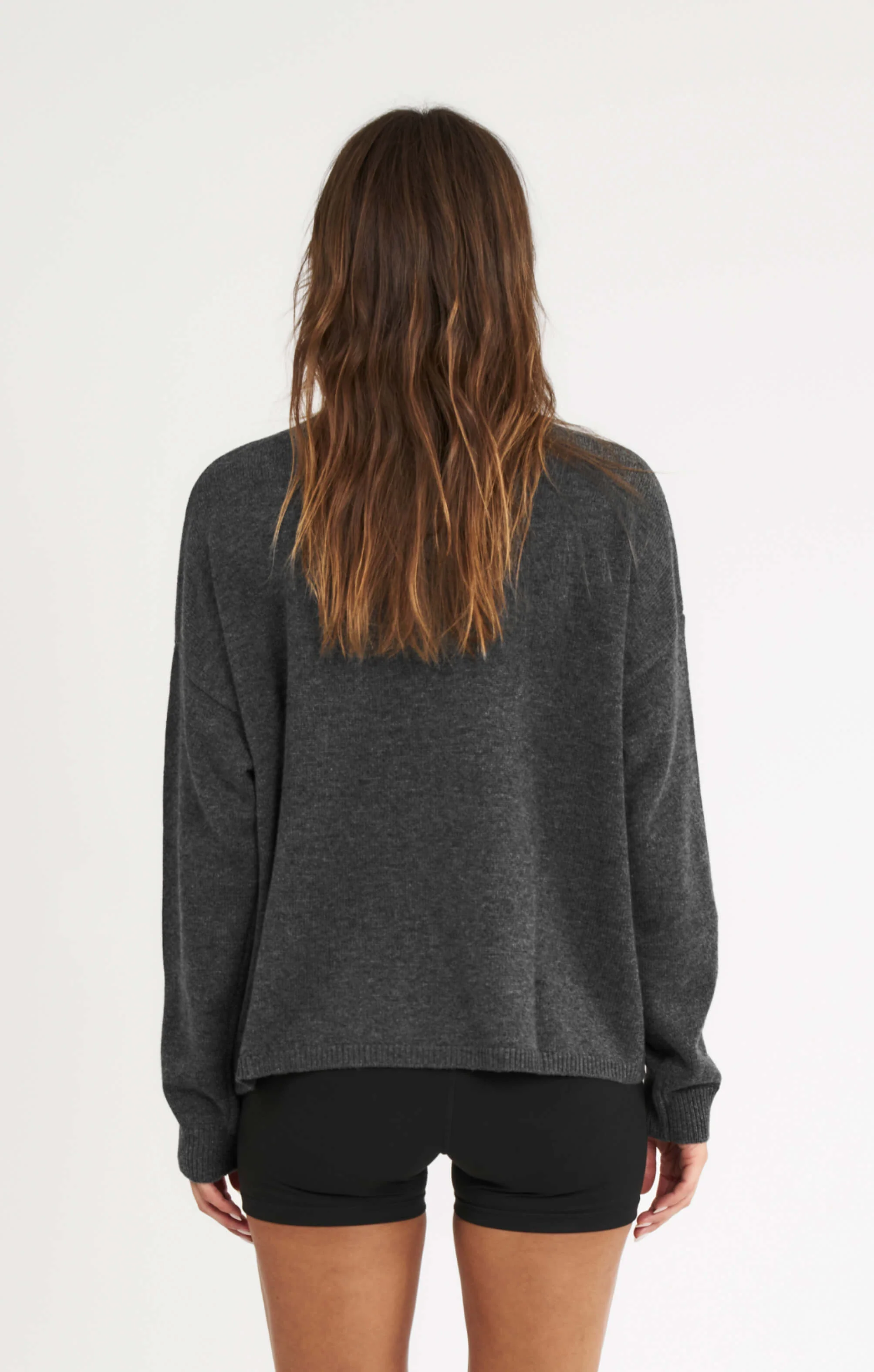 THE UNIVERSAL KNIT 2.0 - CHARCOAL - Image 4