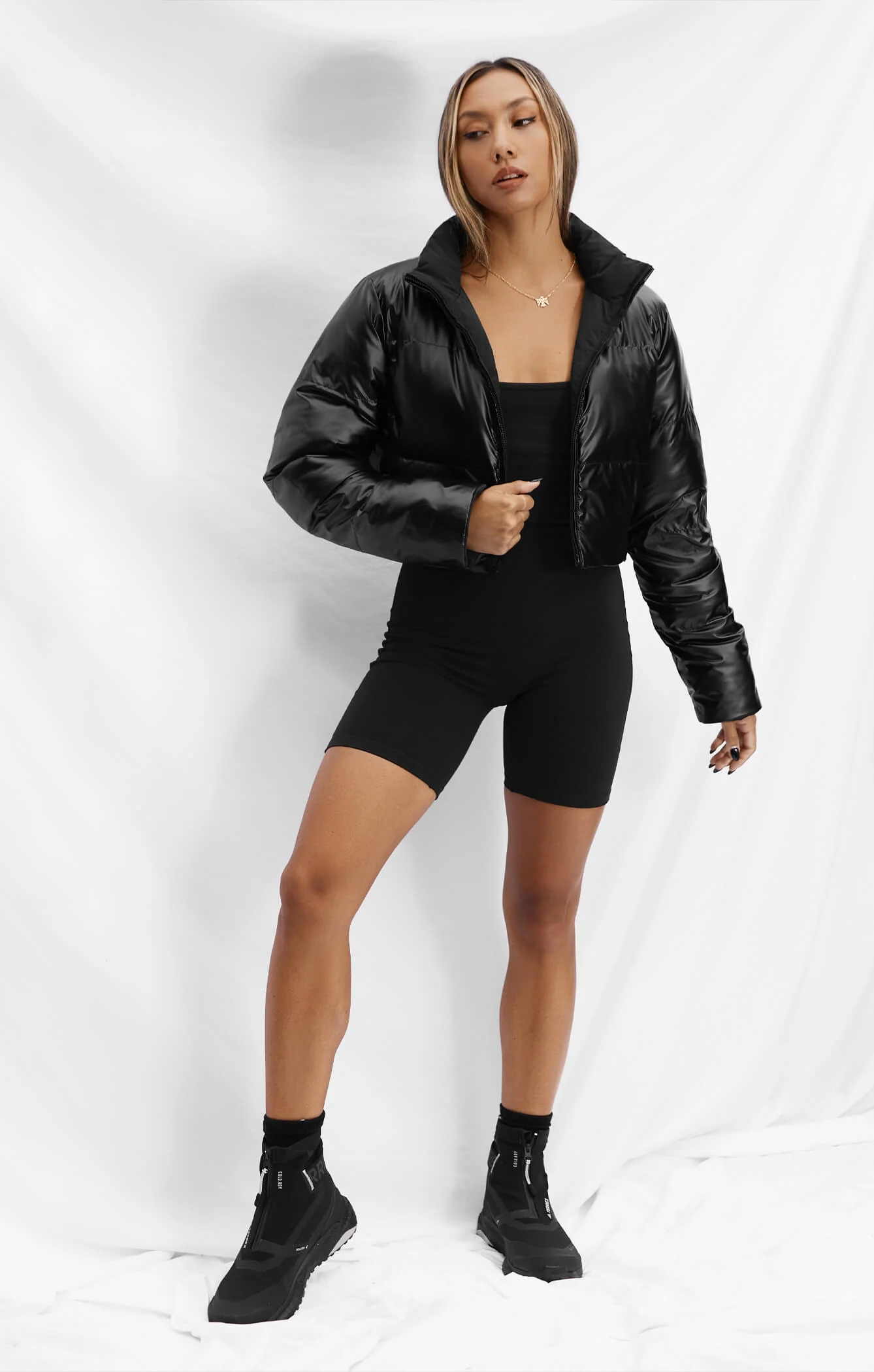THE VEGAN PUFF™ REVERSIBLE CROP JACKET - PATENT/BLACK - Image 4