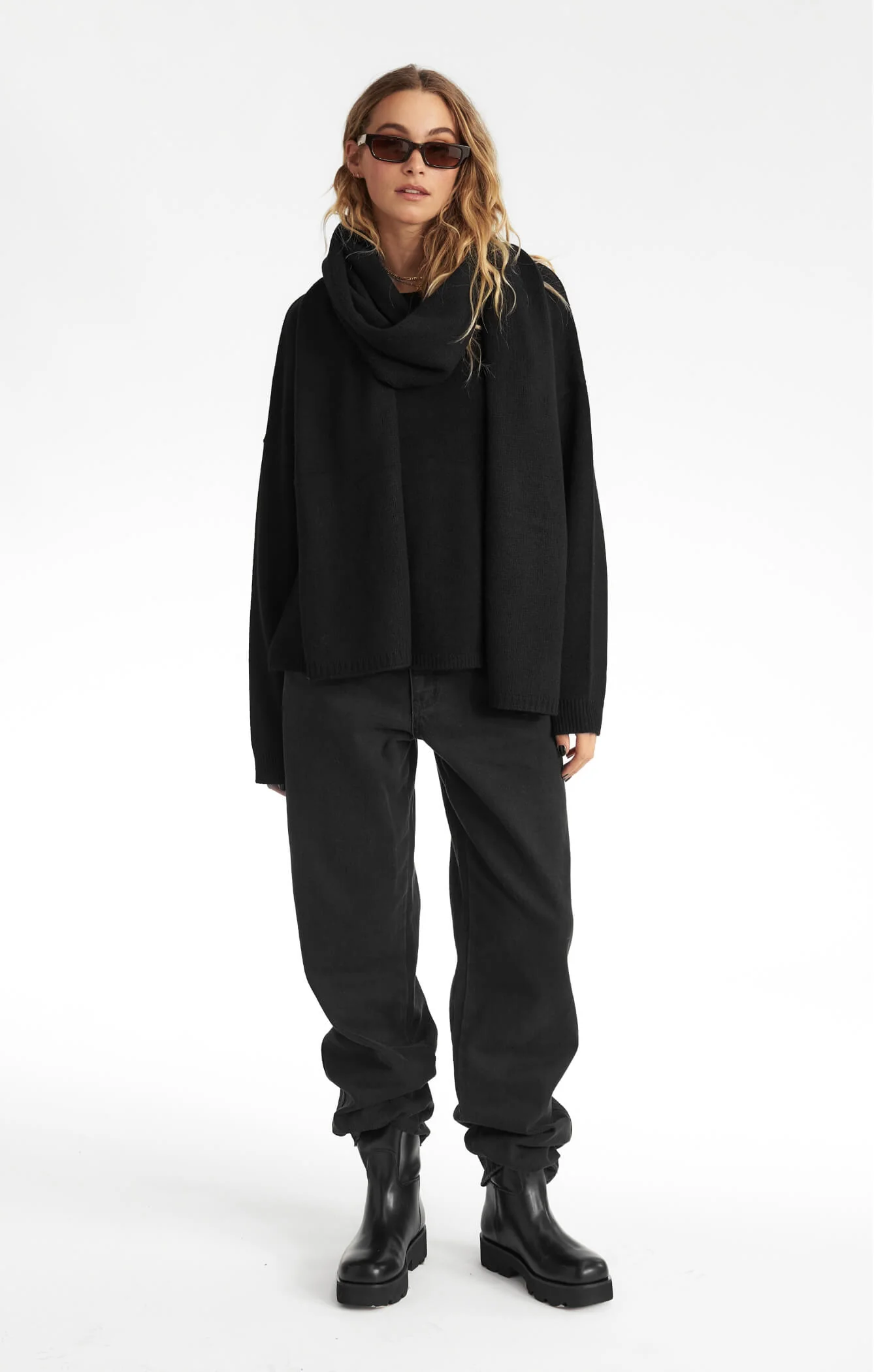 THE WRAP AROUND SCARF - BLACK - Image 6