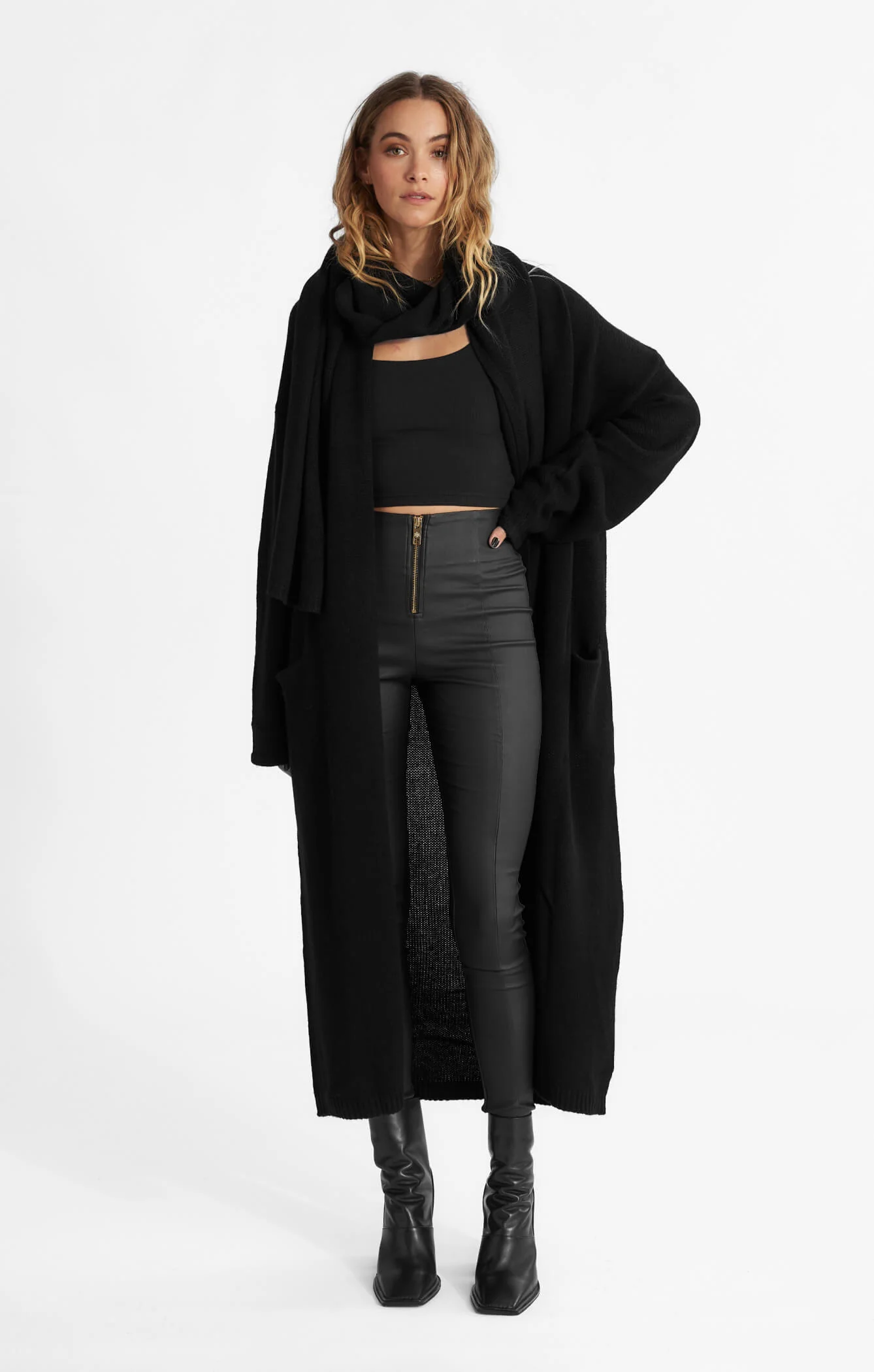 THE WRAP AROUND SCARF - BLACK - Image 7