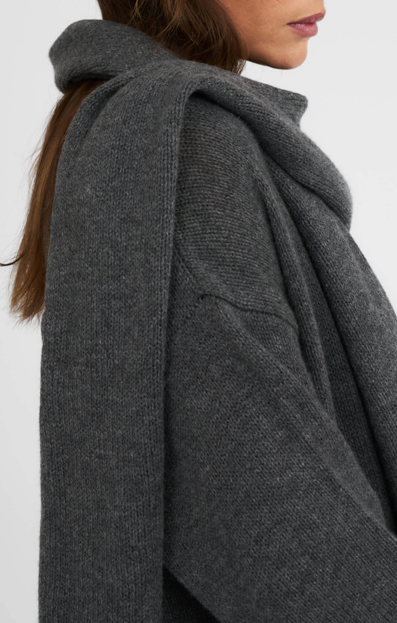 THE WRAP AROUND SCARF - CHARCOAL - Image 5