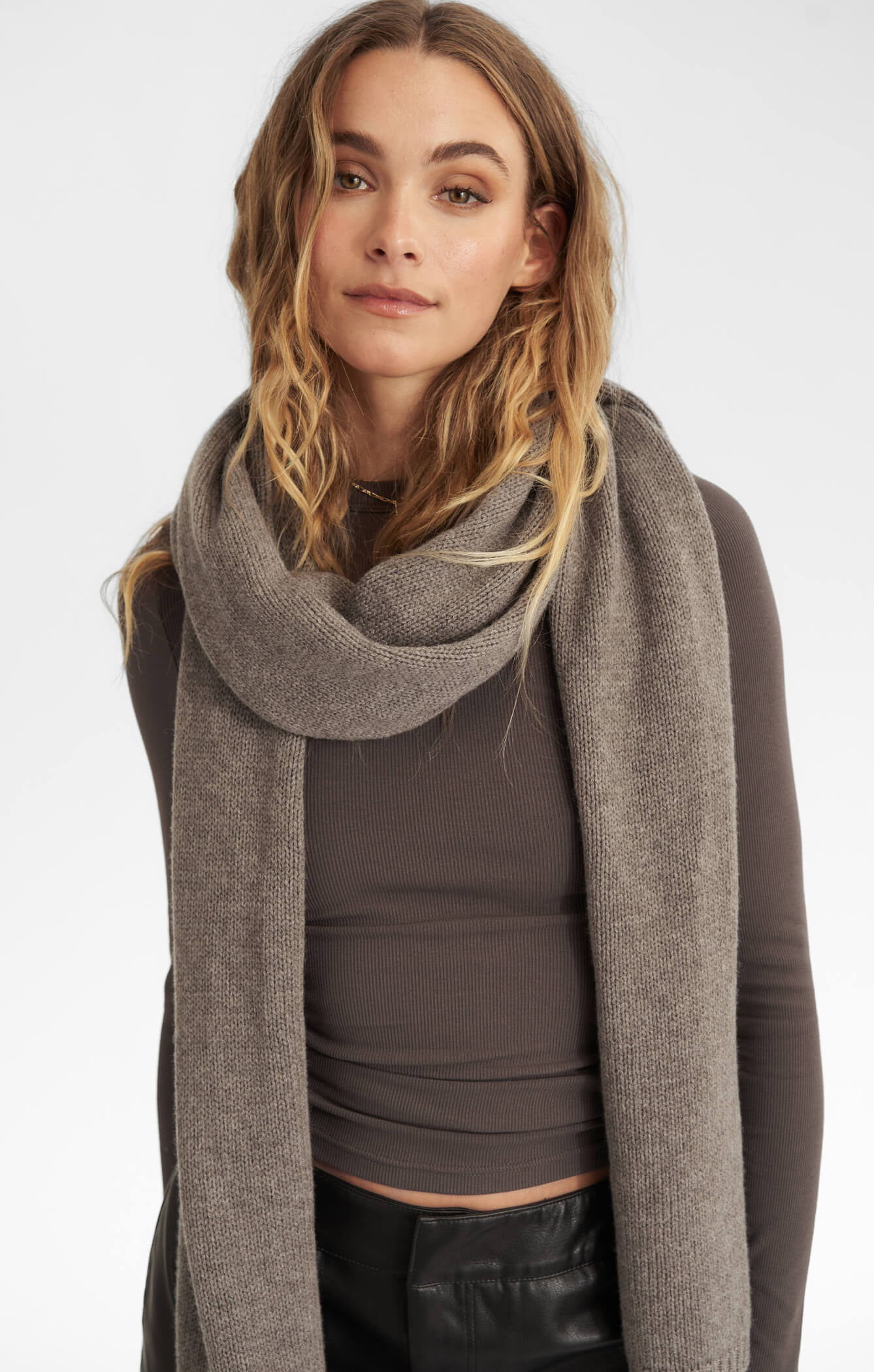 THE WRAP AROUND SCARF - NEUTRAL MARLE - Image 4